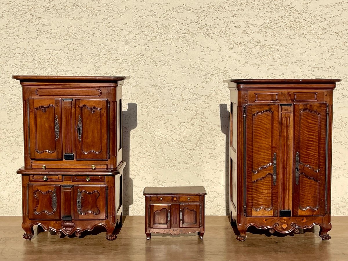 Small Louis XV Walnut Master's Buffet-photo-8