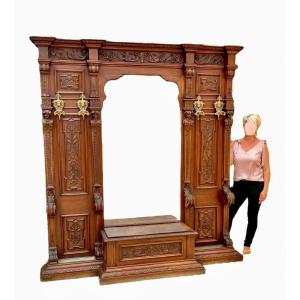 Banc-coffre de Château / Porte-manteaux en Noyer Néogothique / Néorenaissance