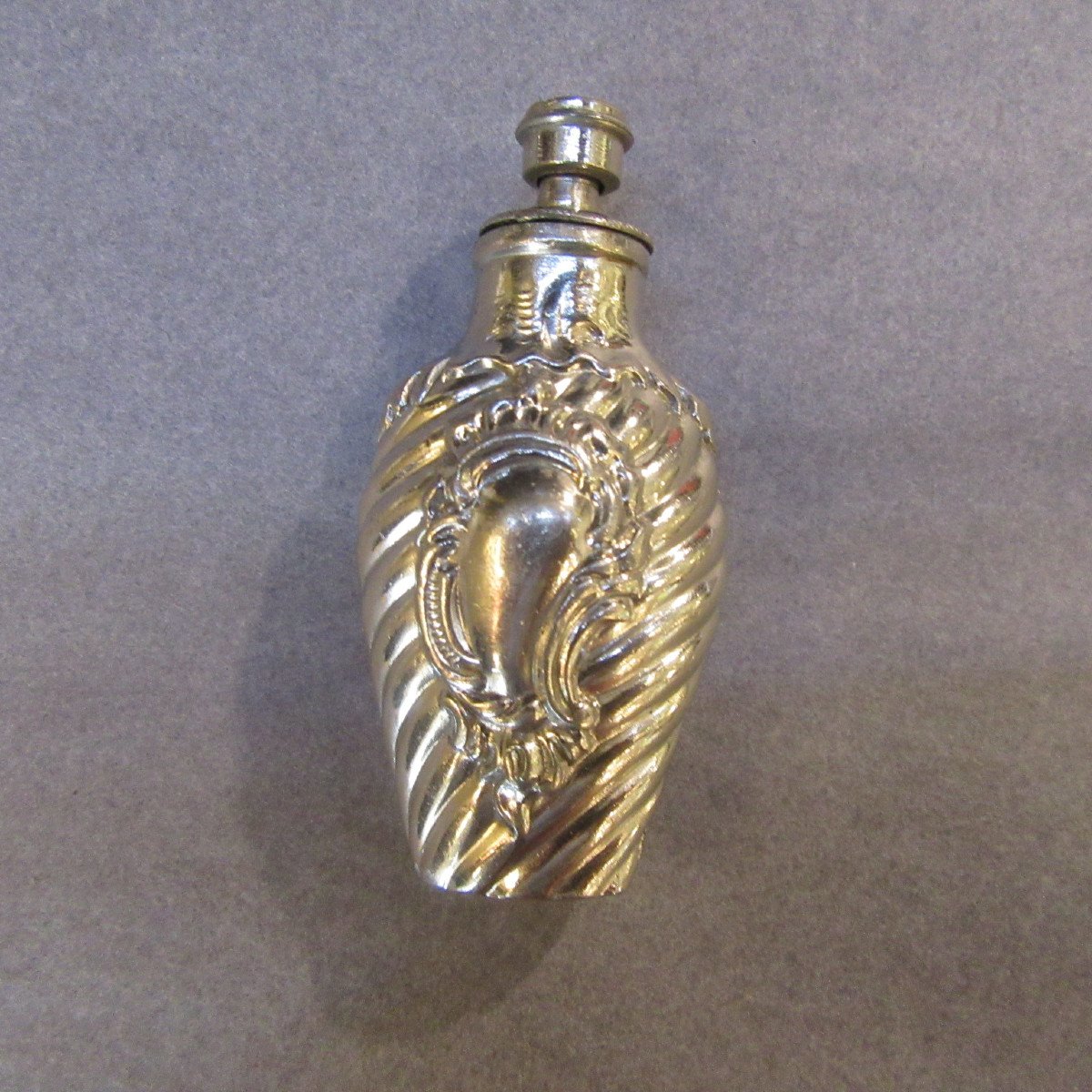 Salt Bottle In Metal Or Silvered Bronze Late 19th-photo-1