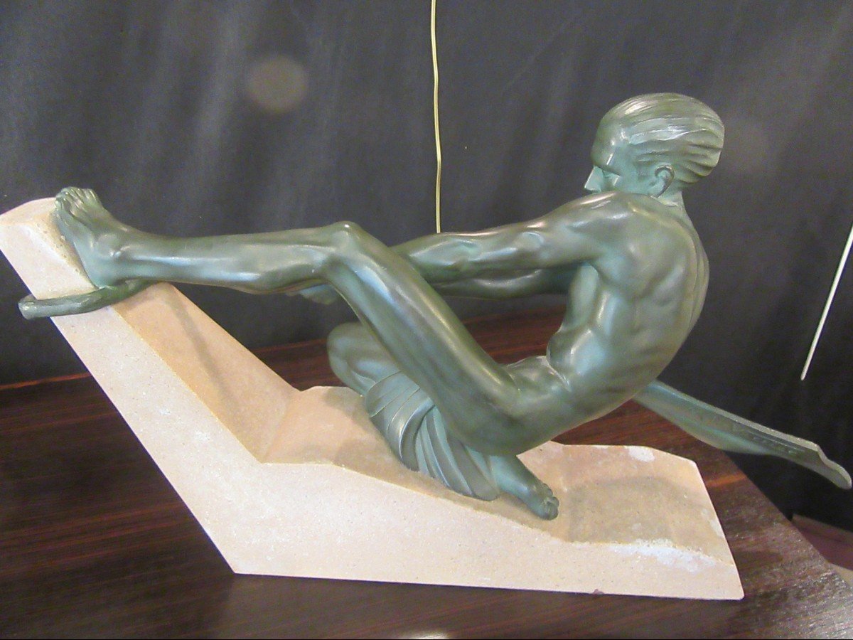 Max Le Verrier Sculpture en bronze patine verte Le Tireur à la corde-photo-4