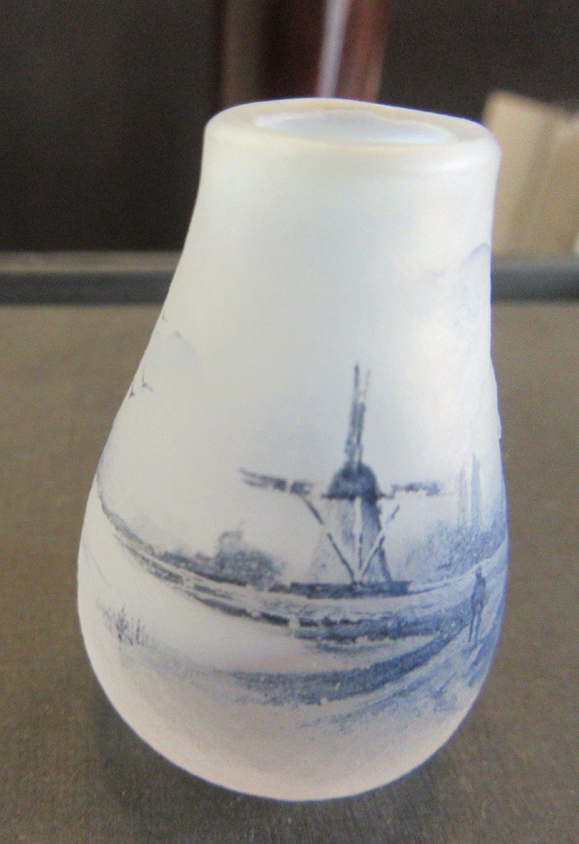 Mini Daum Vase Decor With Mills