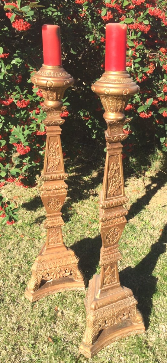 Tres Belle Paire De Torchères En Bois Sculpté Et Doré 