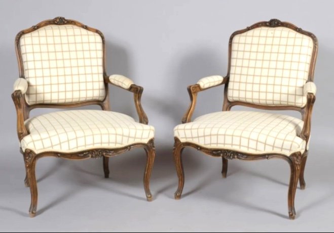 Paire De Fauteuils En Hêtre Mouluré Et Sculpté De Style Louis XV