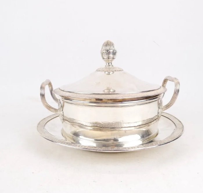 Silver Metal Vegetable Dish And Its Monogrammed Tray Dl-photo-1