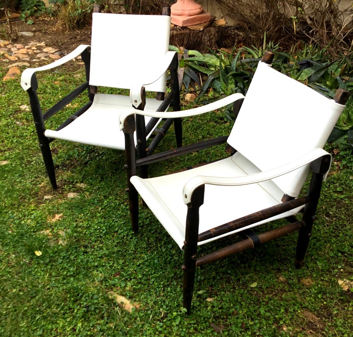 Années 60..paire De Fauteuils Dans Le Goût Safari En Bois Et Cuir Blanc-photo-3