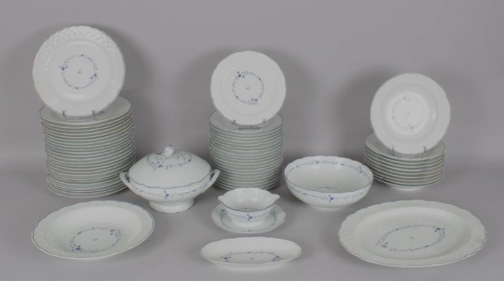 Bernardaud Limoges.chantilly Model Porcelain Dinner Service