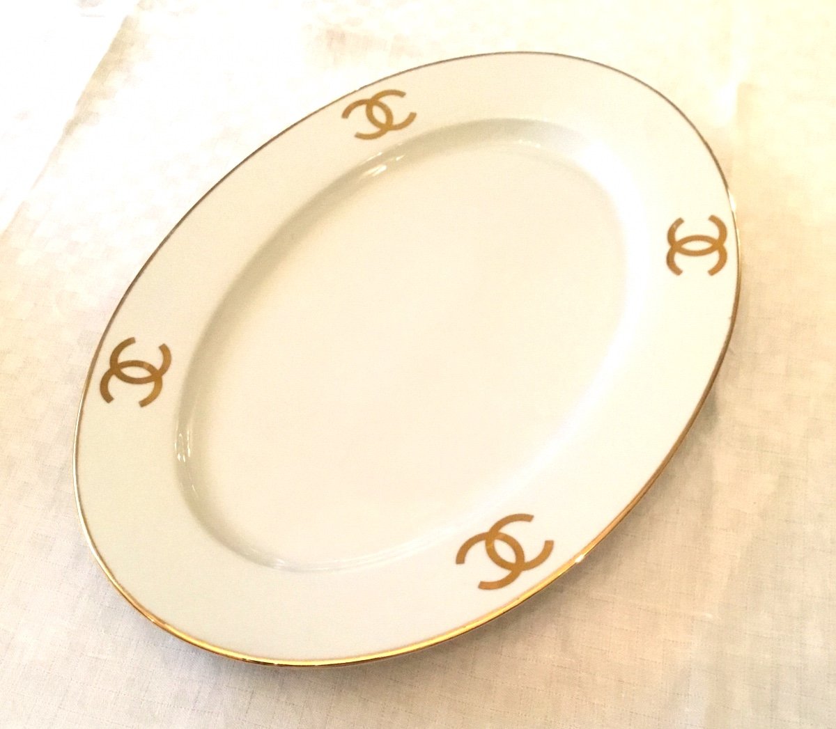 Limoges Pour La Maison Chanel .plat De Service Monogrammé à La Feuille D’or