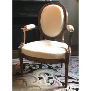 XVIIIeme.fauteuil Louis XVI à Dossier Médaillon 