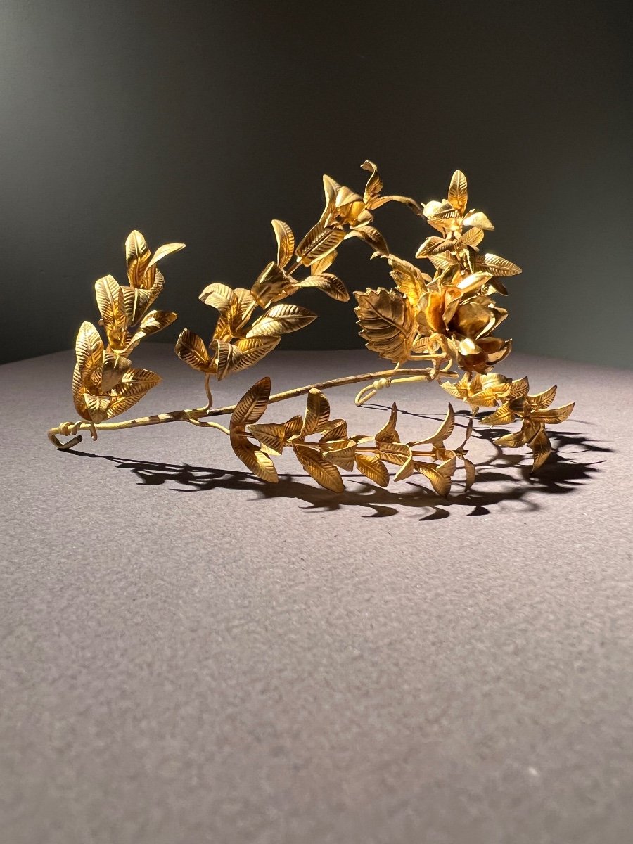 Gold Metal Bridal Crown And Brooch Under Its Globe, France, Second Half Of The 19th Century.