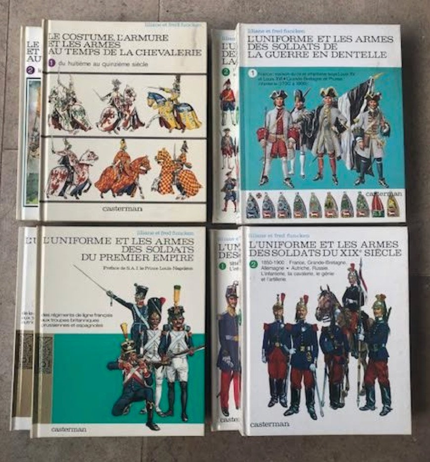 Ouvrages De Liliane  Funcken  Sur Les Uniformes Et Les Armes  13 Volumes