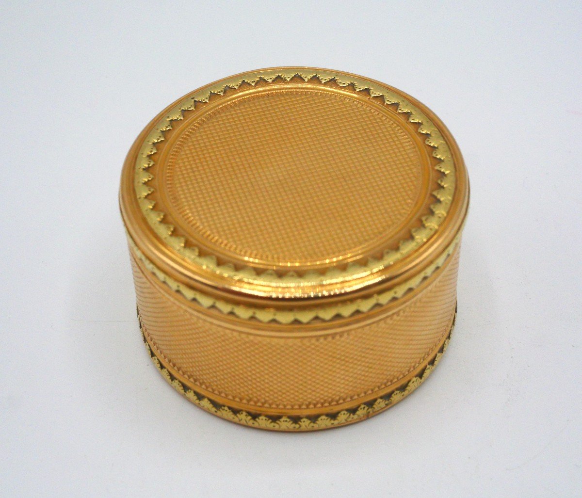 Round Box In 18 Carat Gold, 18th Century Paris -photo-5