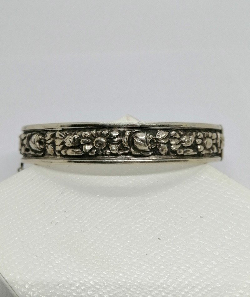 Bracelet Argent, Petit Jonc Ovale Et Motifs Floraux, Signé, Paris, Art Nouveau.