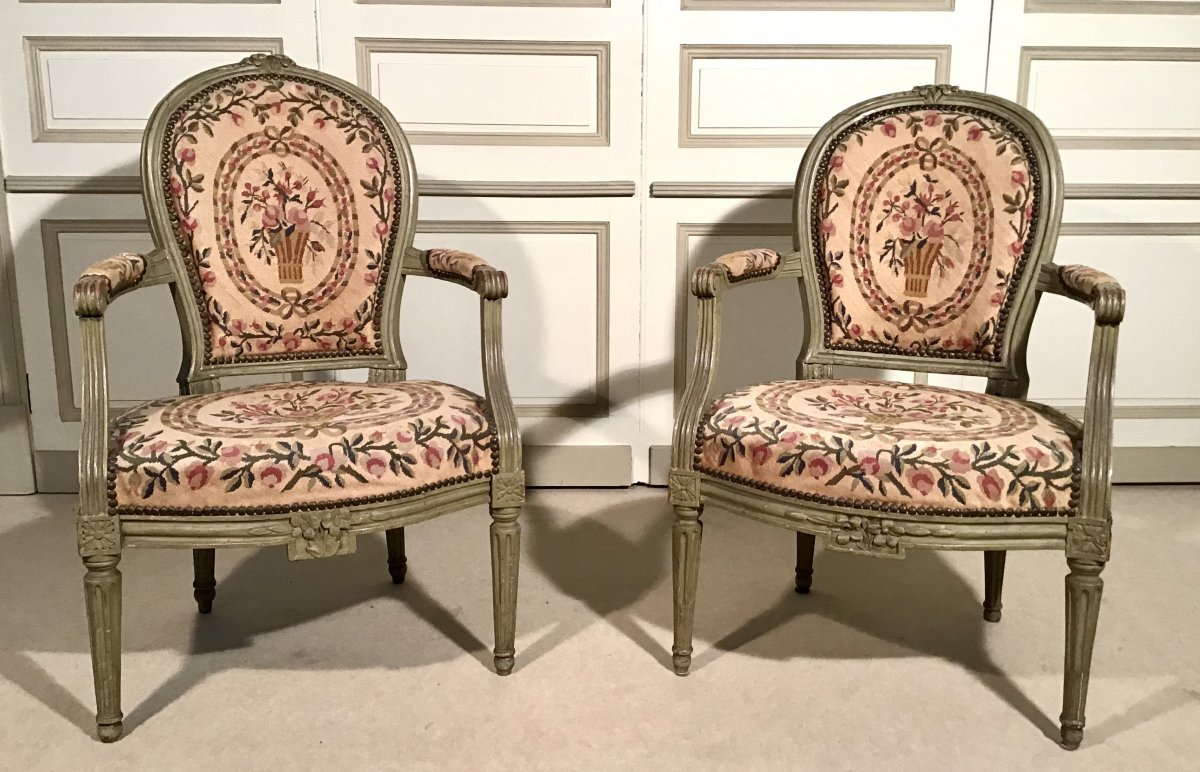 Paire De Fauteuils En Hêtre Epoque Louis XVI