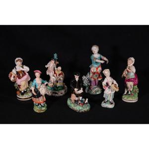 Suite De Sujets En Porcelaine