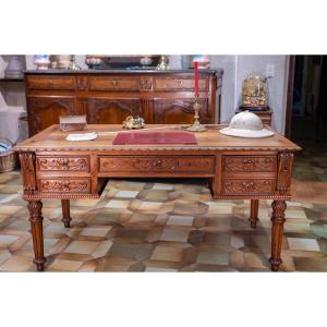 Important Flat Desk In Blond Walnut