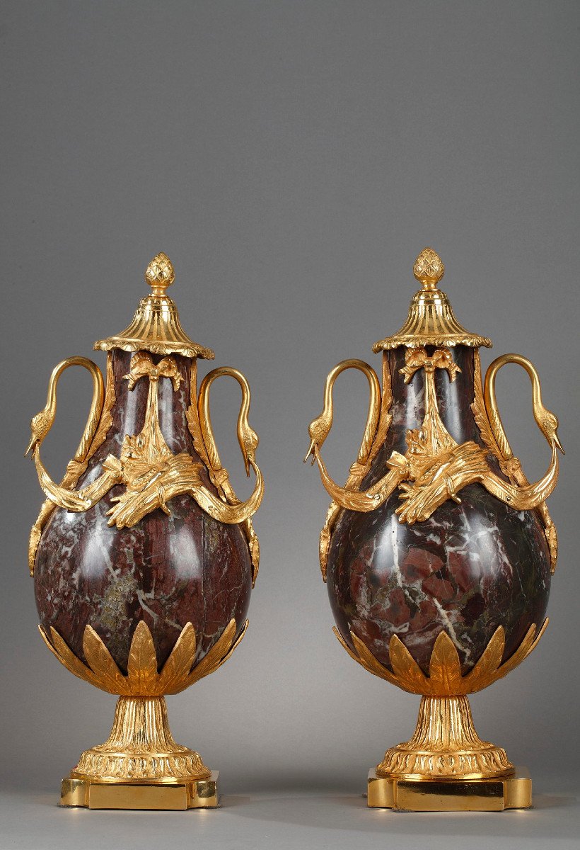 Pair Of Louis XVI Covered Vases, In Languedoc Red Marble And Gilt Bronze-photo-2