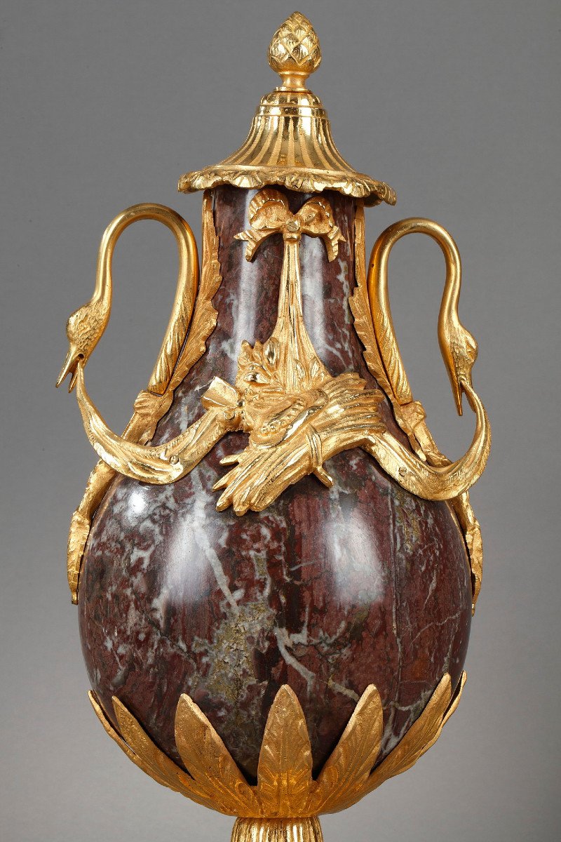 Pair Of Louis XVI Covered Vases, In Languedoc Red Marble And Gilt Bronze-photo-2