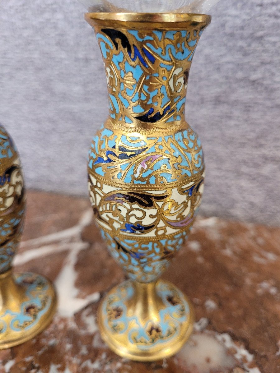 A Pair Of Small Enamel And Gilt Bronze Cloisonné Vases, Engraved Crystal-photo-1