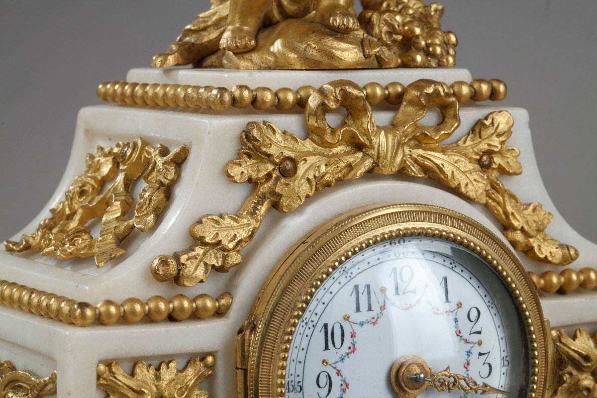 Petite Pendule Louis XVI, Marbre De Carrare Et Bronze Doré-photo-1