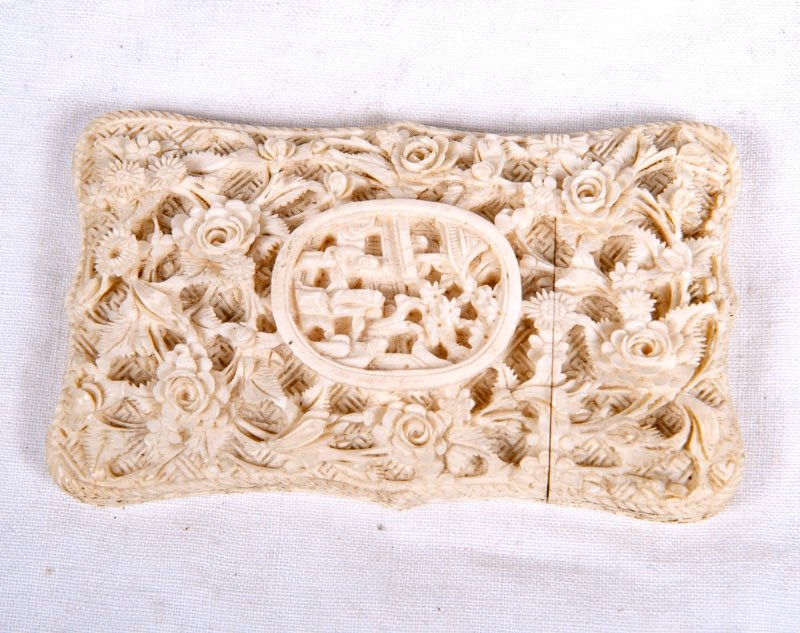 China, Canton - Late 19th Century - Card Case Carved With Flowers And Characters