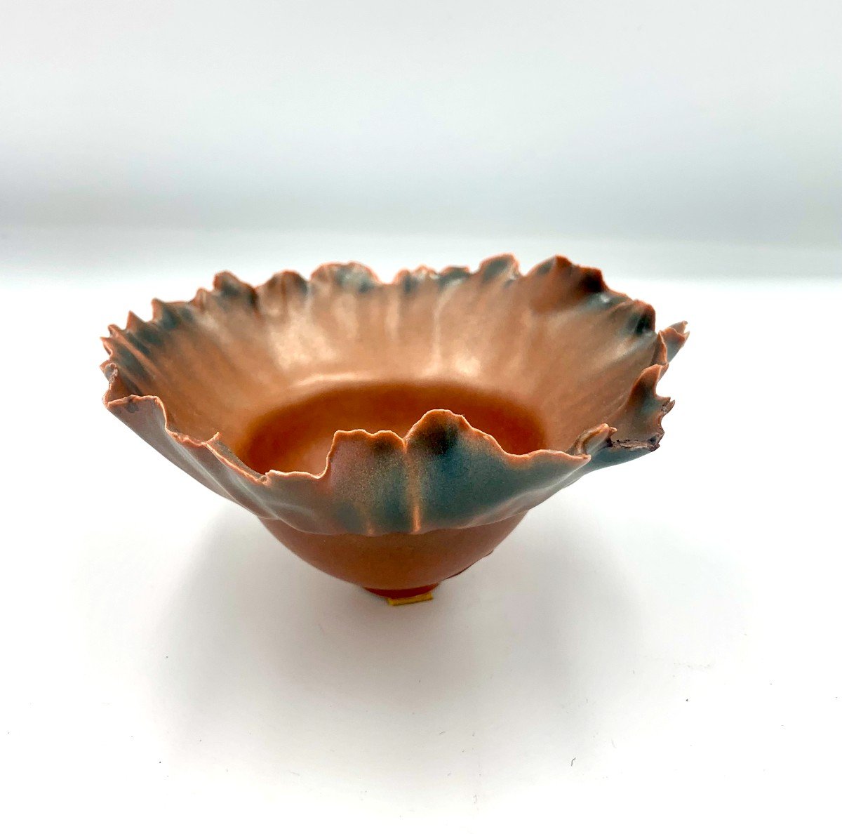 Marie-Laure Guerrier ( 1955 ) - Coupe En Porcelaine Orange  émaillée En Forme De  Corolle 