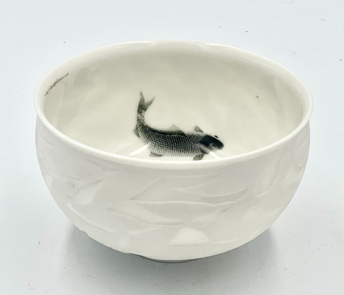  Anima Roos (1956) - Small Porcelain Cup With Hollow Decoration On The Exterior And One Carp 