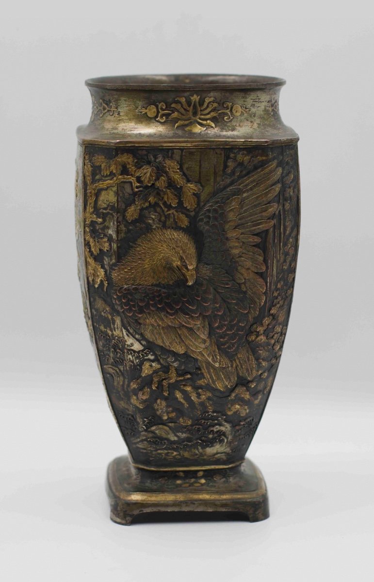 Japan Circa 1900 - Vase Decorated With Eagle, Branched Birds And Flowers In Waves-photo-2