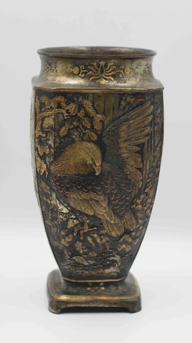 Japan Circa 1900 - Vase Decorated With Eagle, Branched Birds And Flowers In Waves