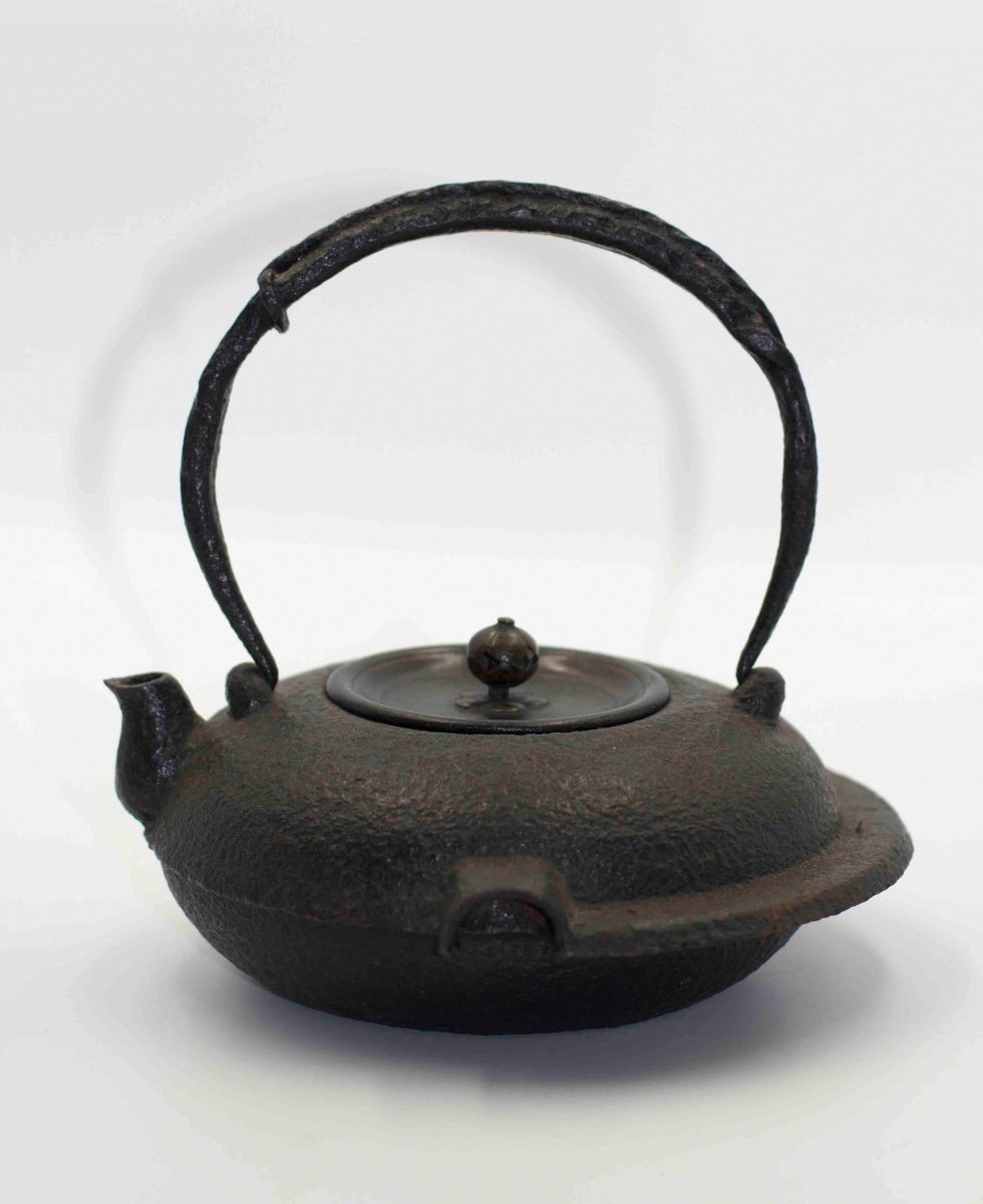 Japan Circa 1900 - Cast Iron Teapot With Flower Bud Handle-photo-2