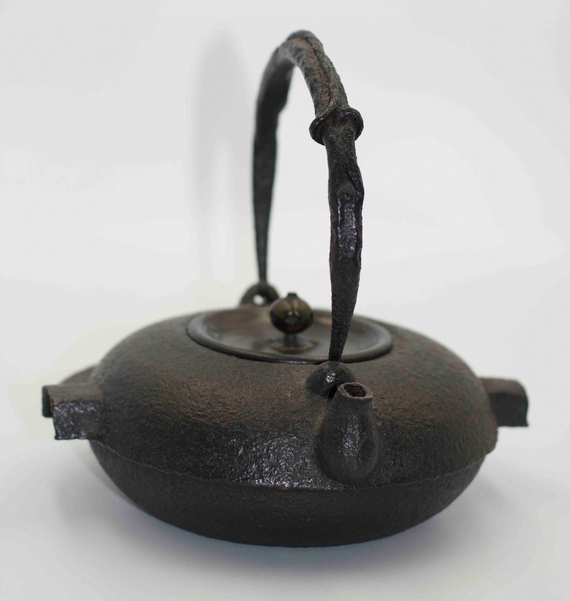 Japan Circa 1900 - Cast Iron Teapot With Flower Bud Handle-photo-4