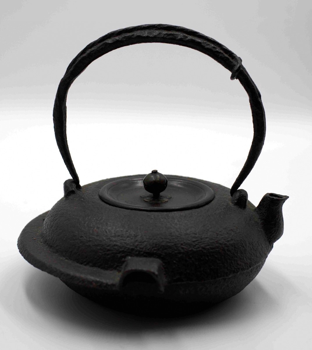 Japan Circa 1900 - Cast Iron Teapot With Flower Bud Handle-photo-1