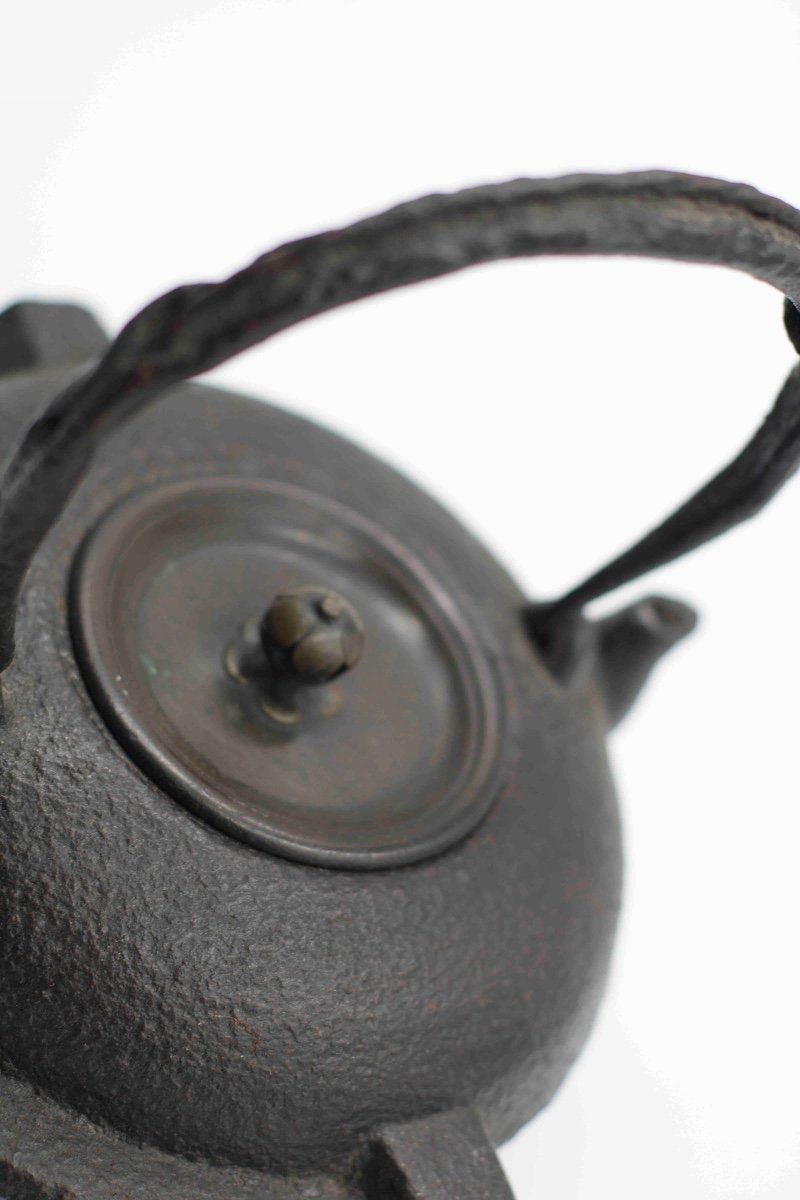 Japan Circa 1900 - Cast Iron Teapot With Flower Bud Handle-photo-3