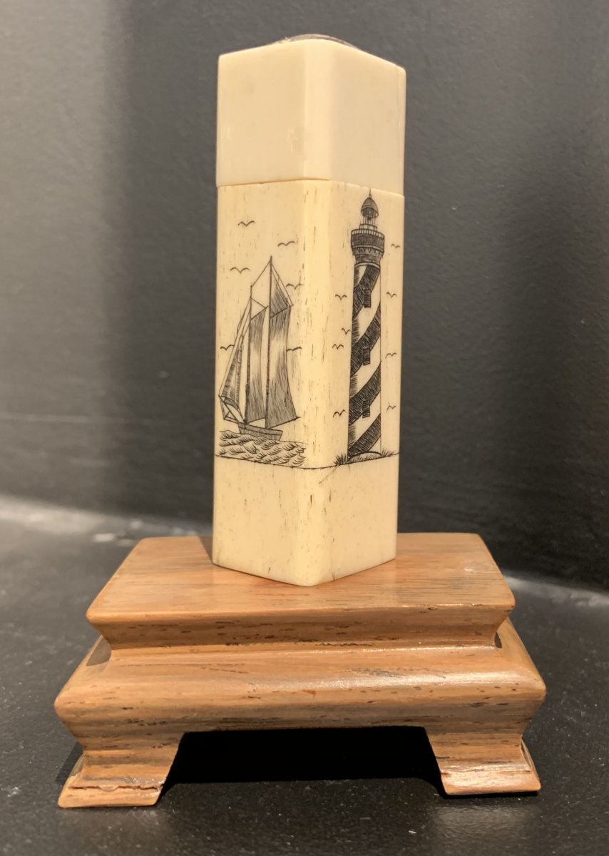 Deux étuis En Ivoire Gravé à Décor De Marine Et Motifs Marins – Plage Phare Et Voilier-photo-3