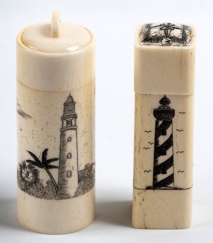 Deux étuis En Ivoire Gravé à Décor De Marine Et Motifs Marins – Plage Phare Et Voilier