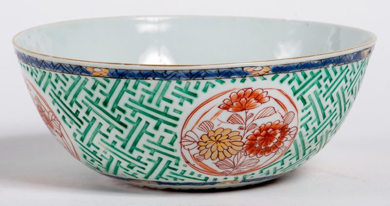 Chine 19ème Siècle - Coupe En Porcelaine émaillée Polychrome Aux Chrysanthèmes