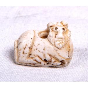 Uruk C. 3500 Bc - Mesopotamian Amulet Depicting An Animal In White Stone