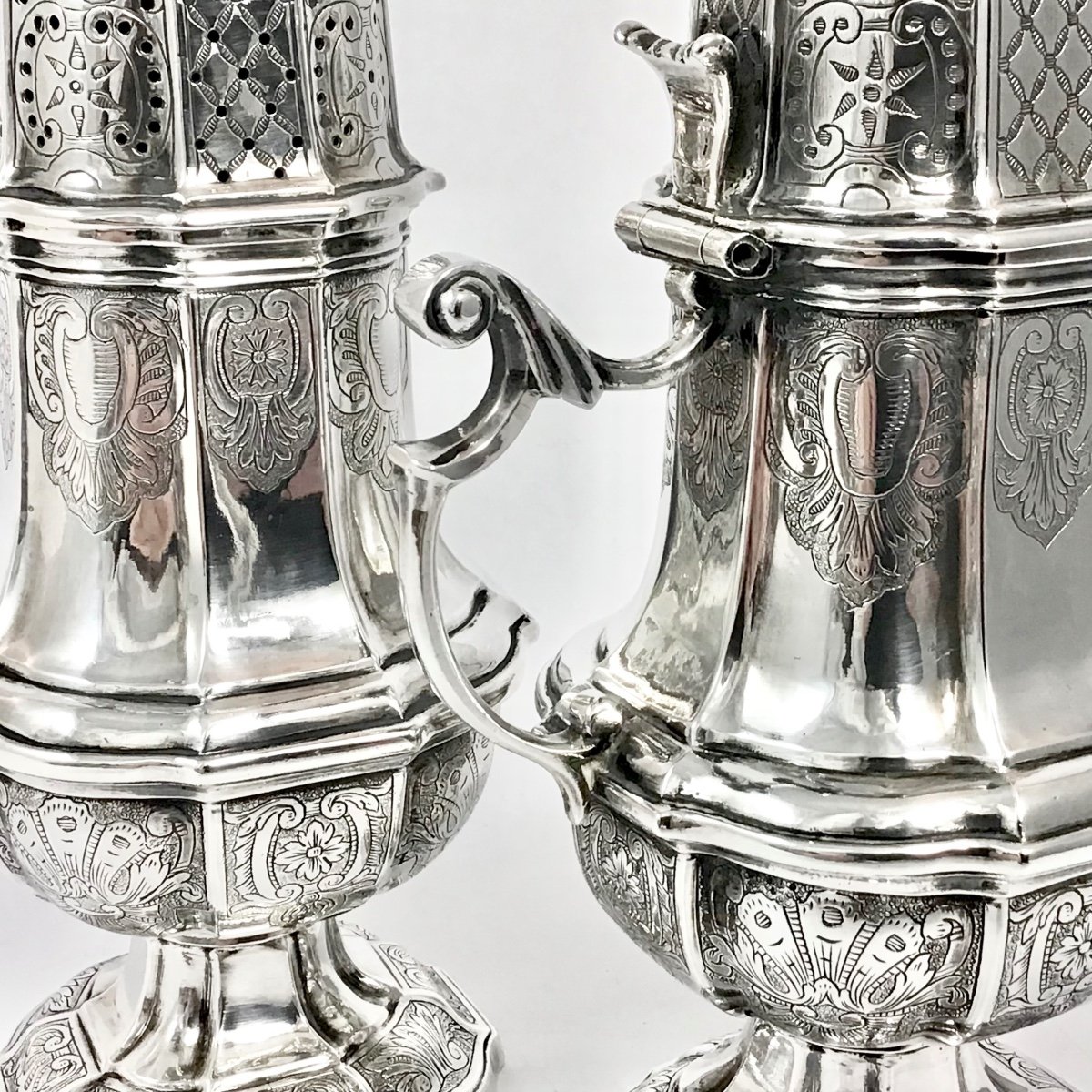 Anvers 1753, Saupoudroir Et Moutardier, Argent Massif , Zilver Antwerpen