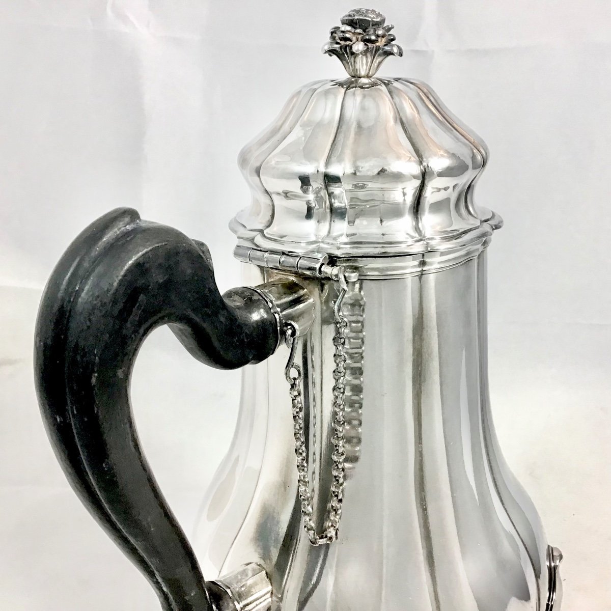 Tournai 1758, Louis XV Tripod Coffee Pot, Solid Silver-photo-4