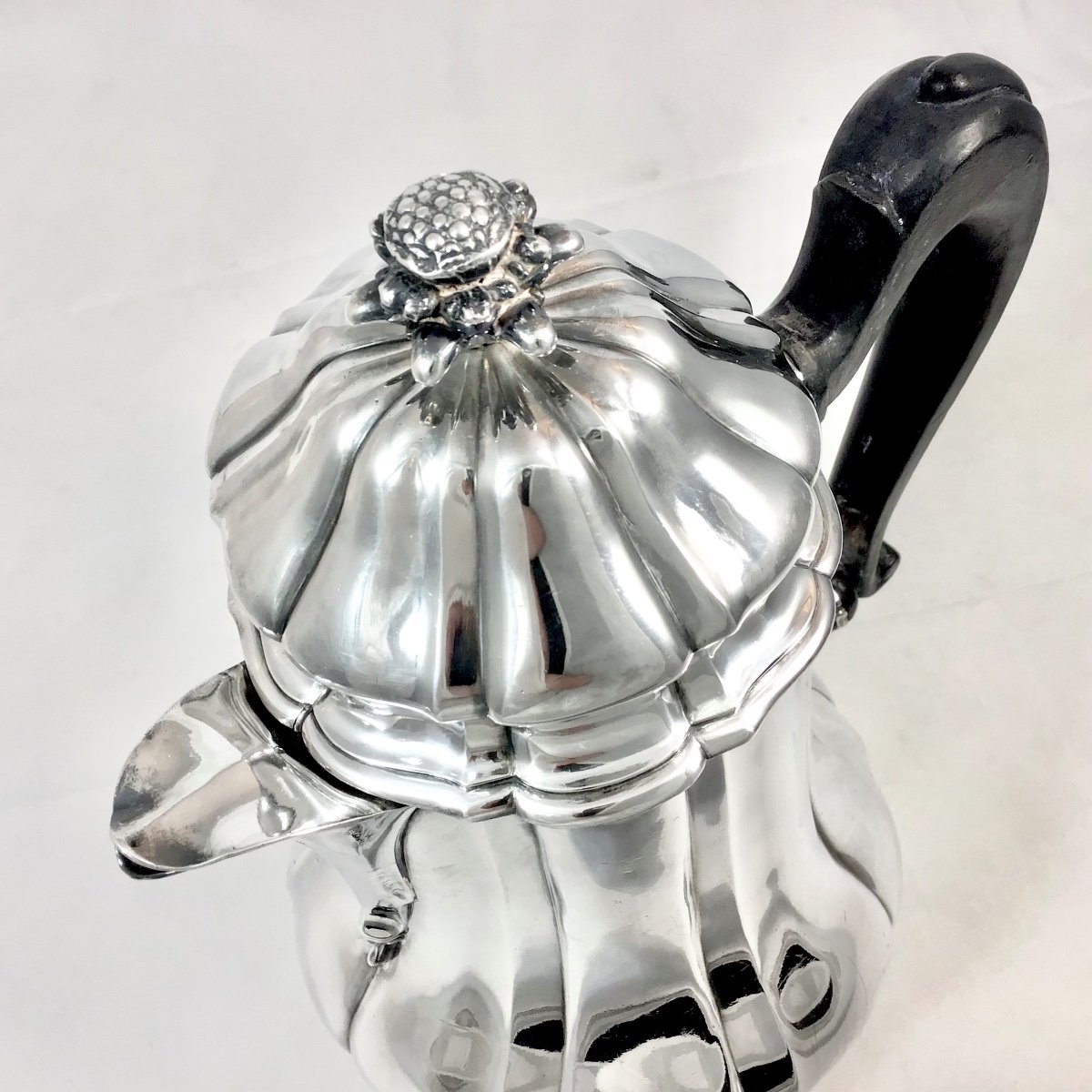 Tournai 1758, Louis XV Tripod Coffee Pot, Solid Silver-photo-5