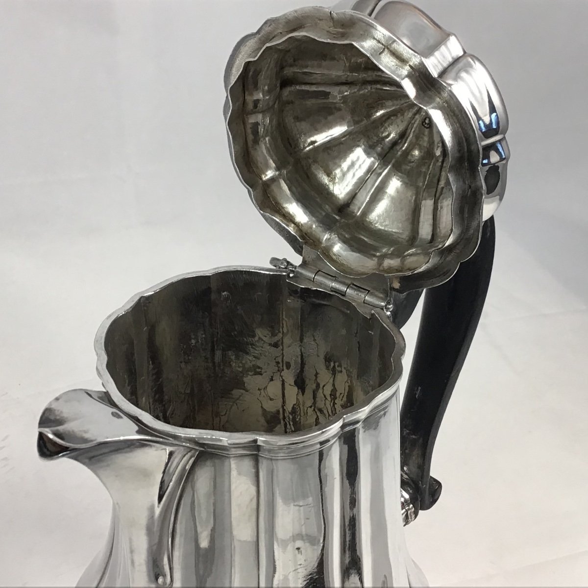 Tournai 1758, Louis XV Tripod Coffee Pot, Solid Silver-photo-7