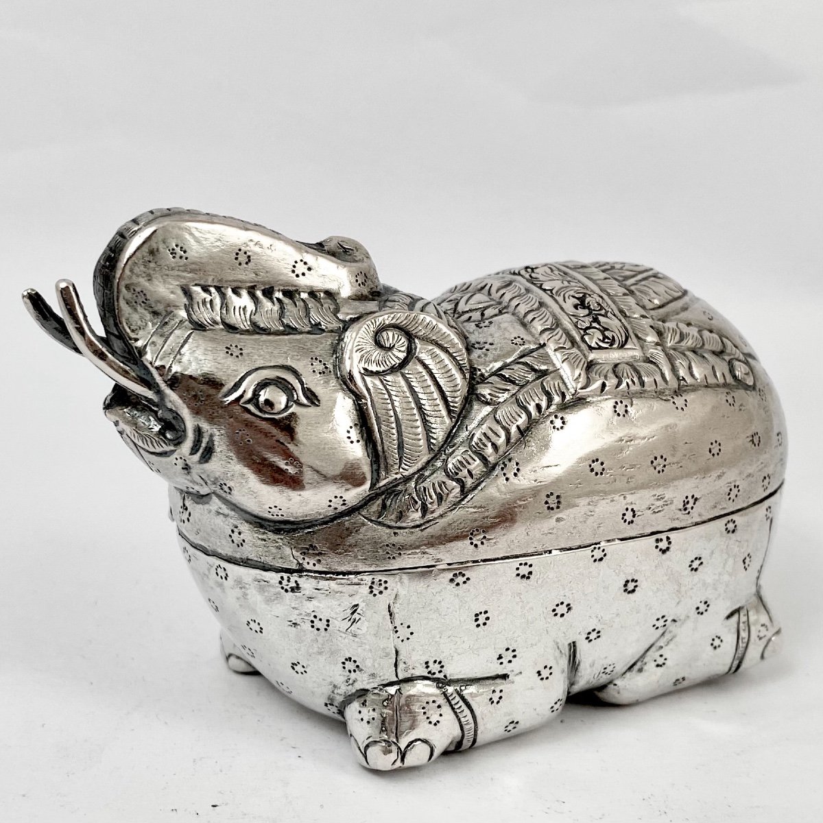 Elephant Shaped Box, Sterling Silver, Far East, Circa 1900-photo-6