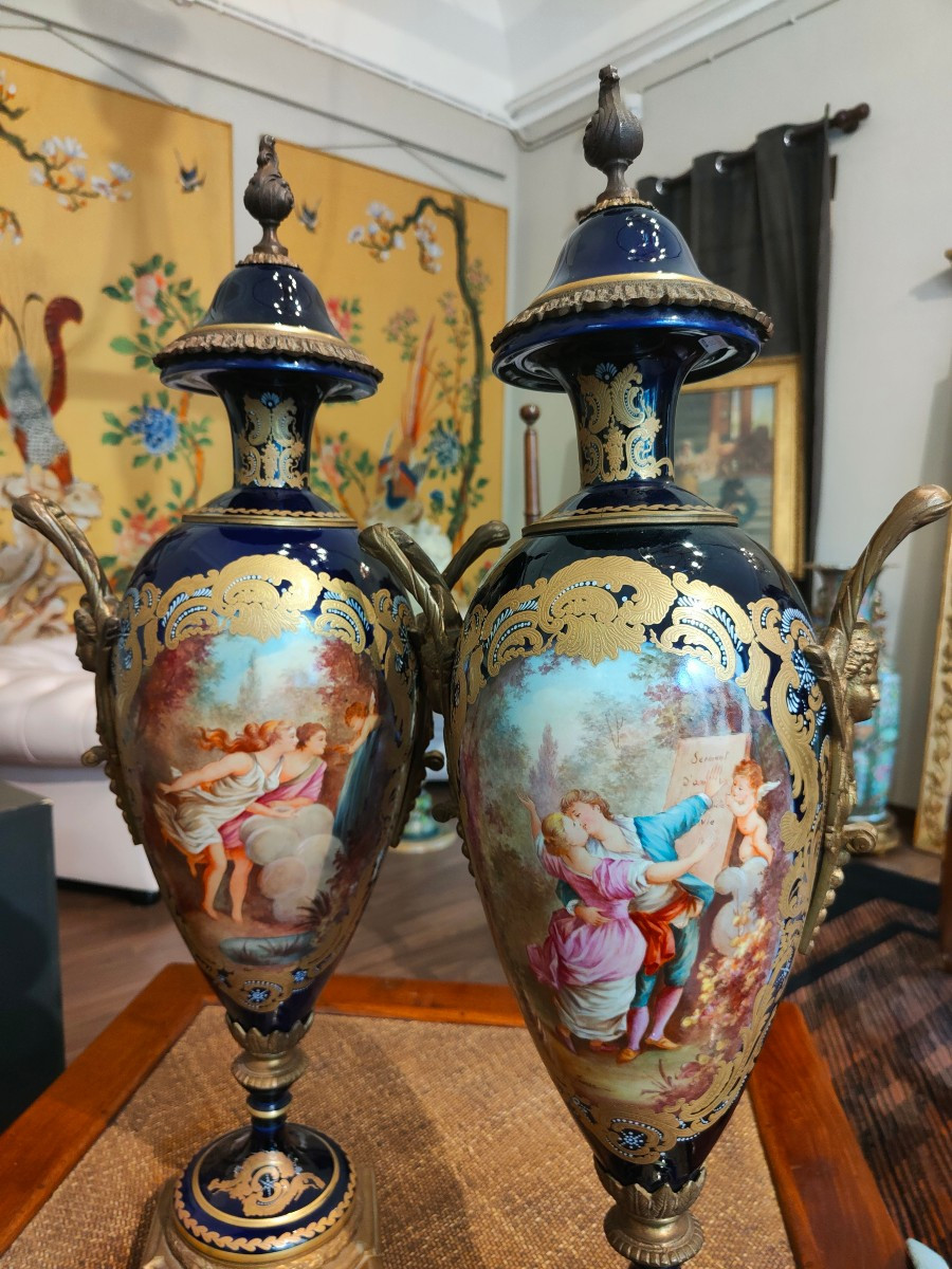 Paire De Vases En Porcelaine De Sèvres -photo-2