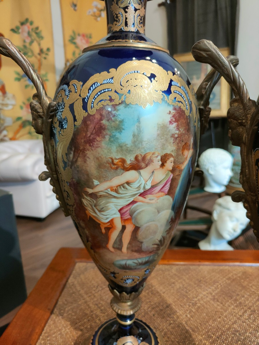 Paire De Vases En Porcelaine De Sèvres -photo-4