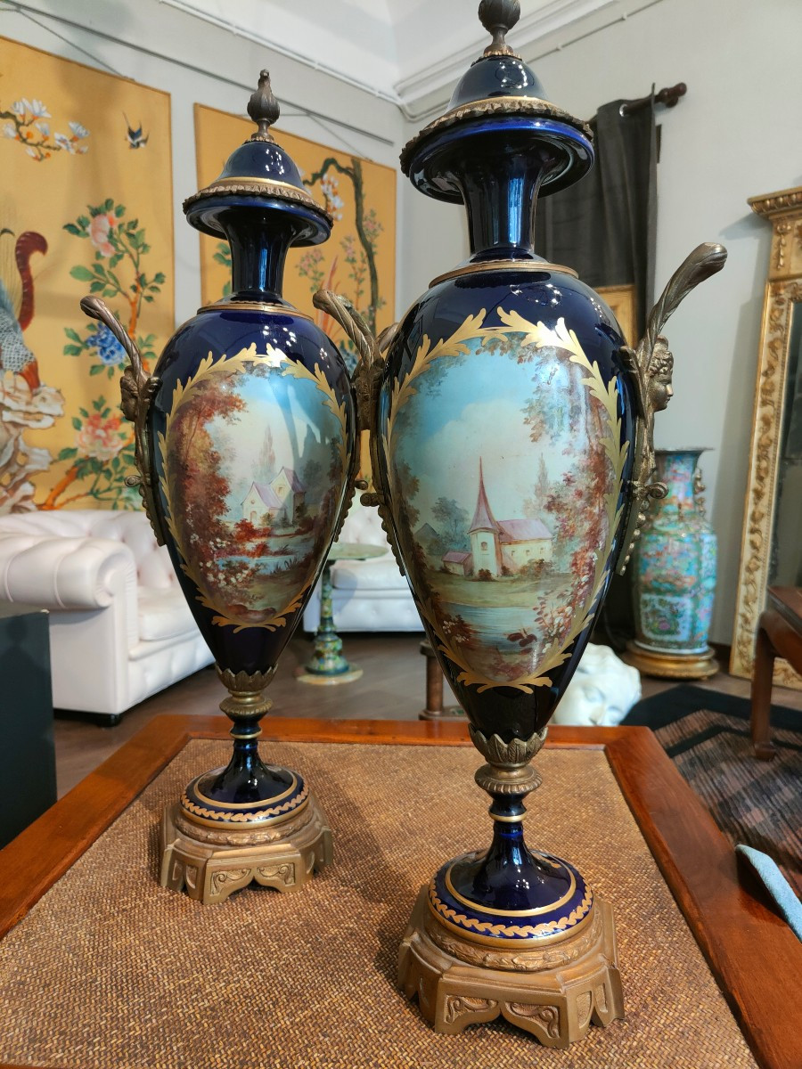 Paire De Vases En Porcelaine De Sèvres -photo-2