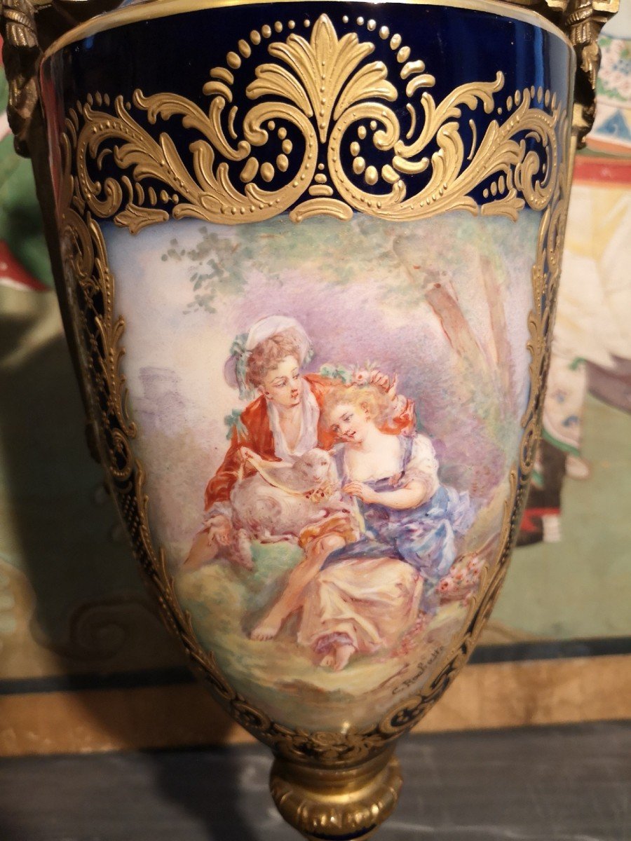 Paire De Vases En Porcelaine De Sèvres -photo-2