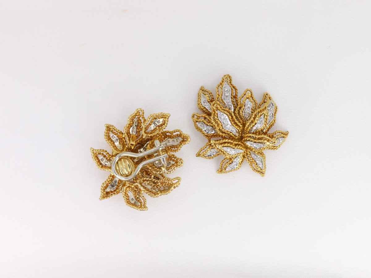 Vintage Flower Earrings In Gold And Diamonds-photo-3