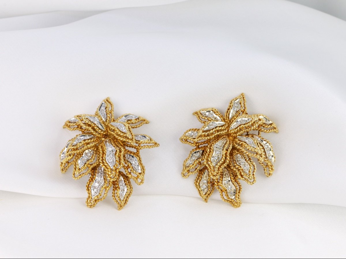 Vintage Flower Earrings In Gold And Diamonds-photo-1