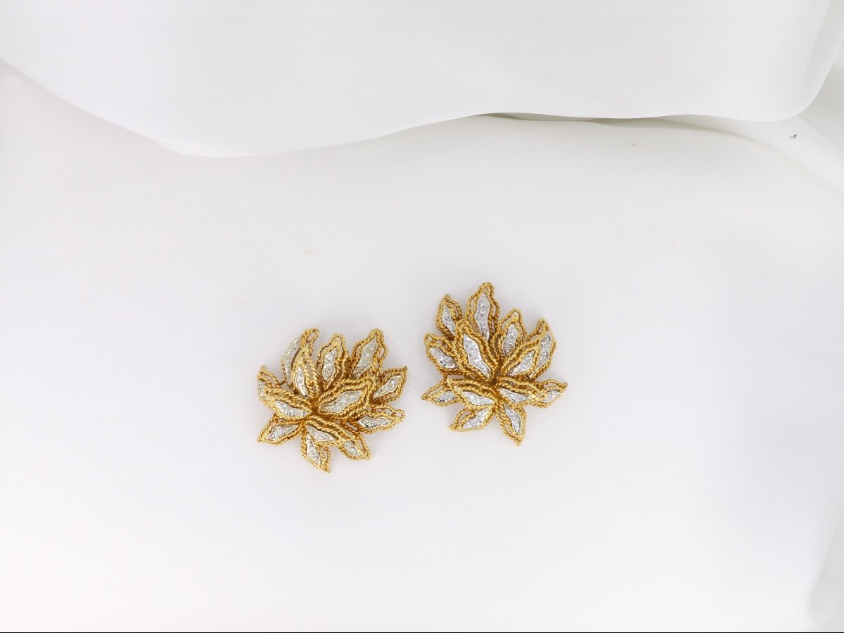 Vintage Flower Earrings In Gold And Diamonds-photo-3