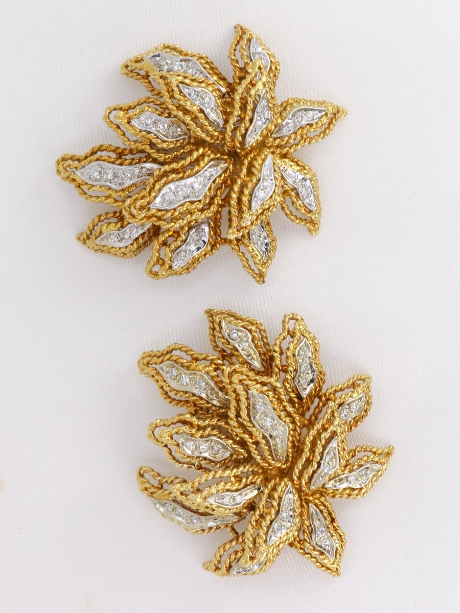 Vintage Flower Earrings In Gold And Diamonds
