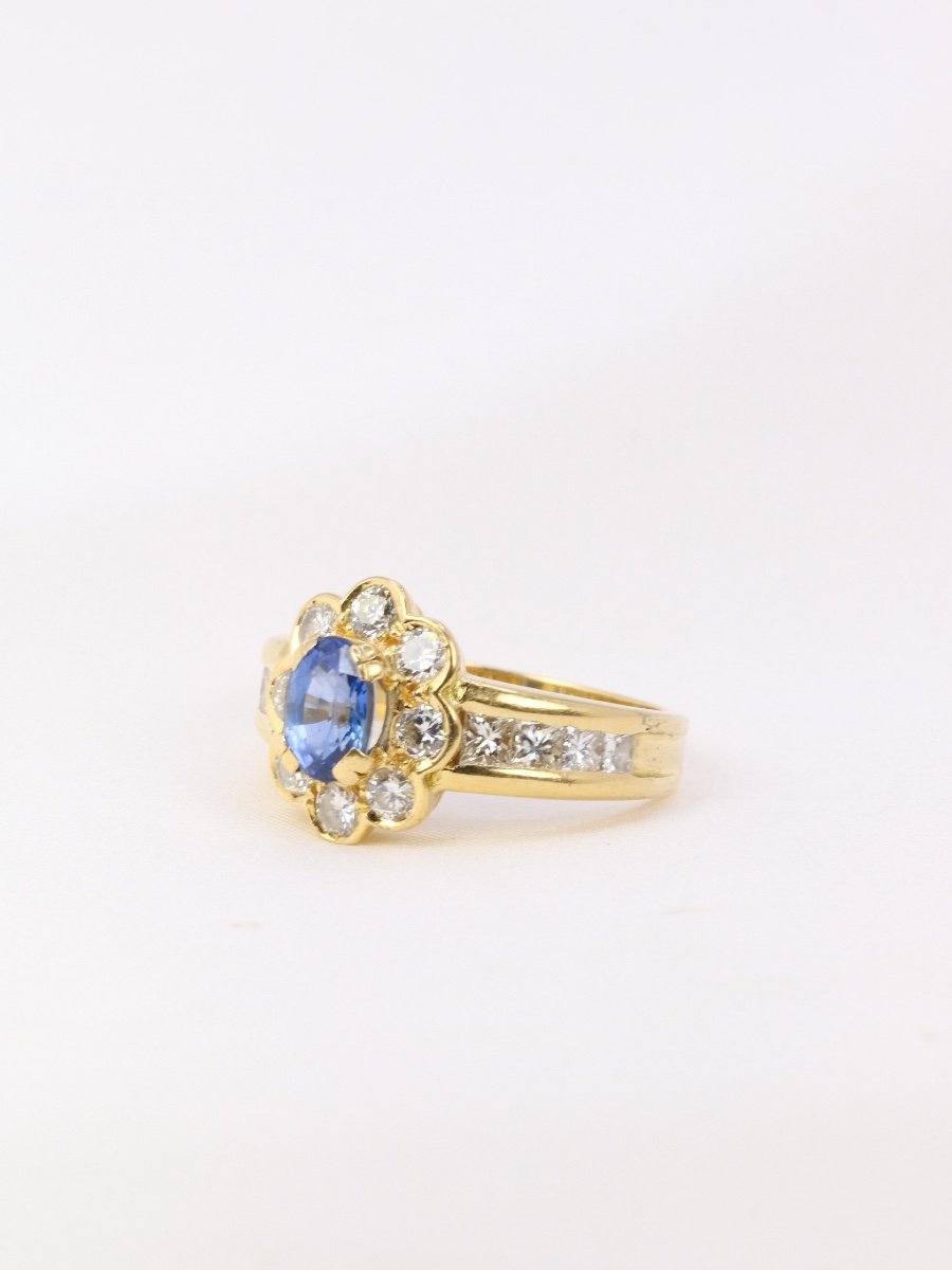 Vintage Marguerite Ring In Gold, Oval Sapphire And Diamonds-photo-3